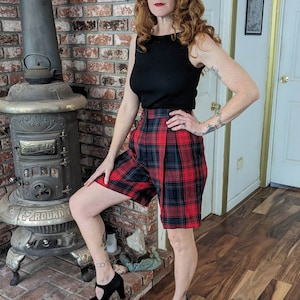 80s vintage red plaid wool shorts 10 M / pleated high rise waist skorts warm cozy / hipster preppy festive holiday / worsted wool Rafaella