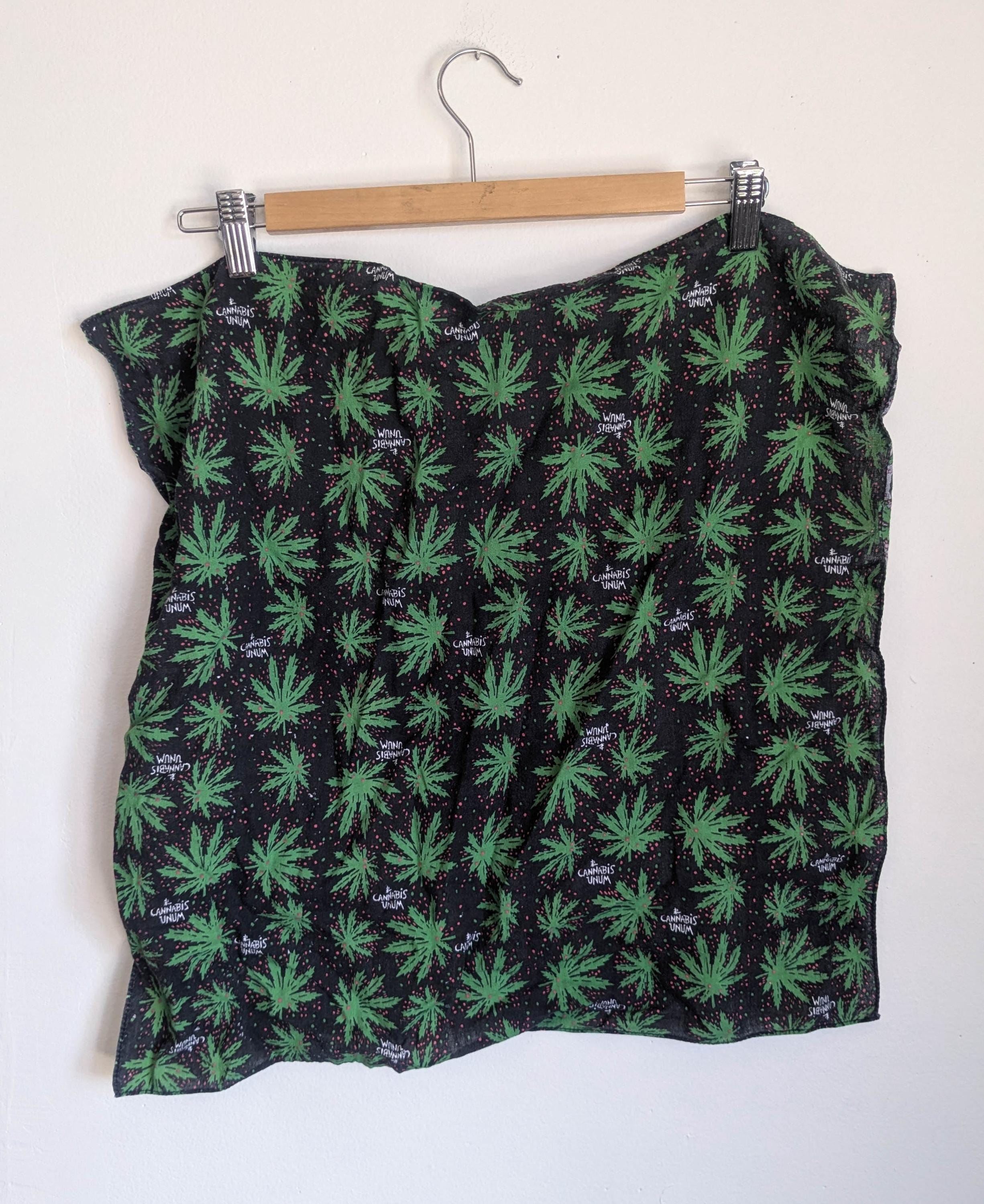 大麻草プリントのバンダナ / マリファナの葉の緑の黒い綿のスカーフ