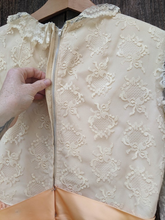 60s vintage ice cream lace dress / peach satin bo… - image 10