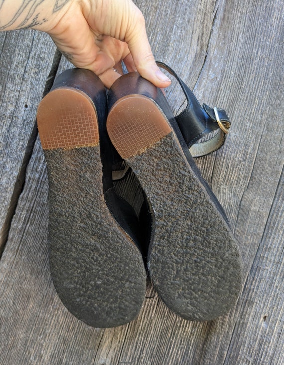 70s vintage black leather wedge sandals 6 7 / Qua… - image 10