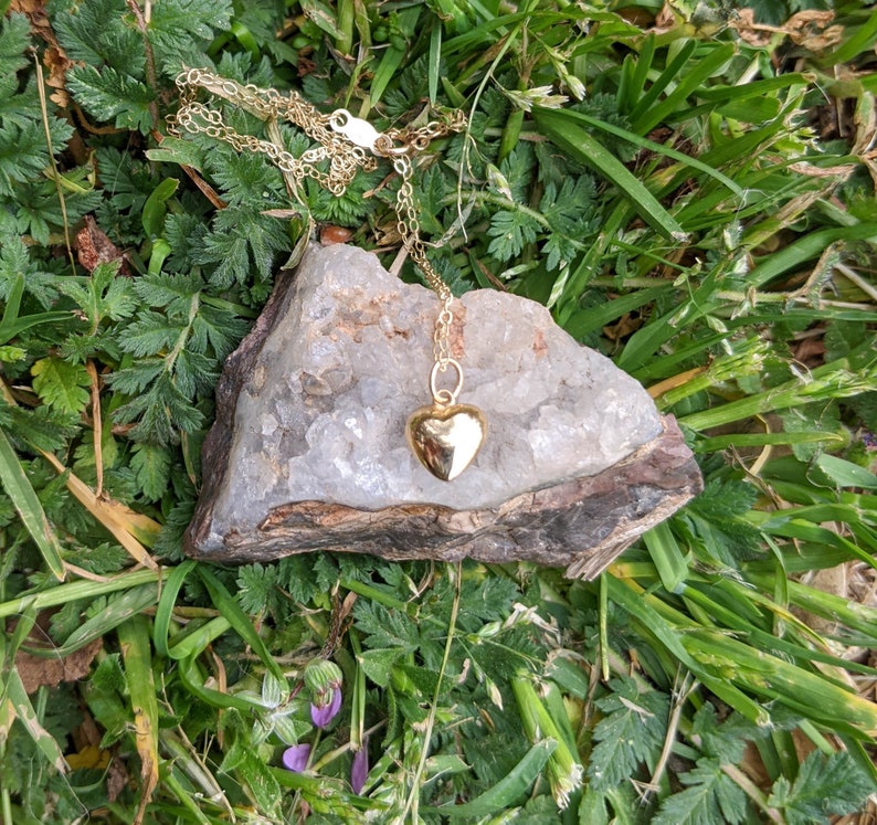 90s vintage 14k gold heart necklace / 14 karat pendant minimal delicate / hipster Lolita boho simple elegant / love friendship romantic gift image 1