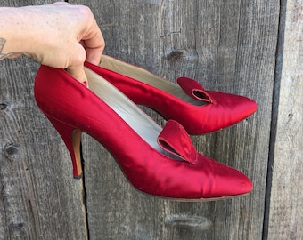 50s vintage red satin heels / retro high heel bow pumps / pin up glam diva rockabilly sexy Madmen style costume chic / P Grancani Roma 7 7.5