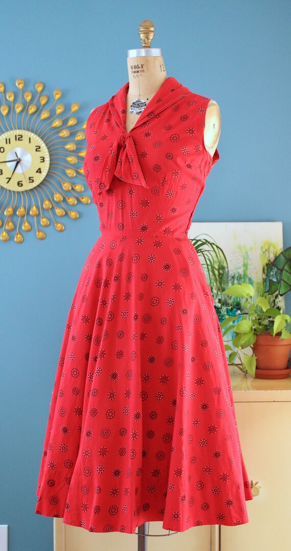 Vintage 1950s Dress // 50s red cotton fit and fla… - image 3