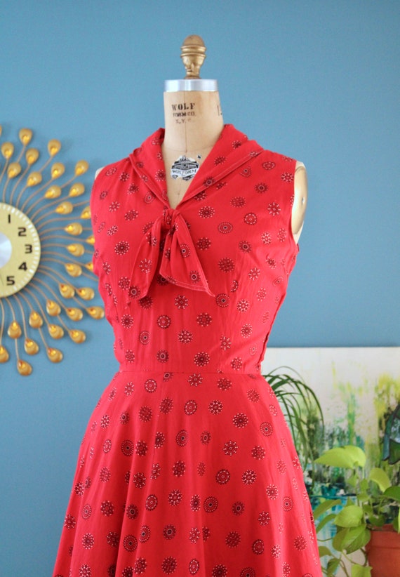 Vintage 1950s Dress // 50s red cotton fit and fla… - image 4