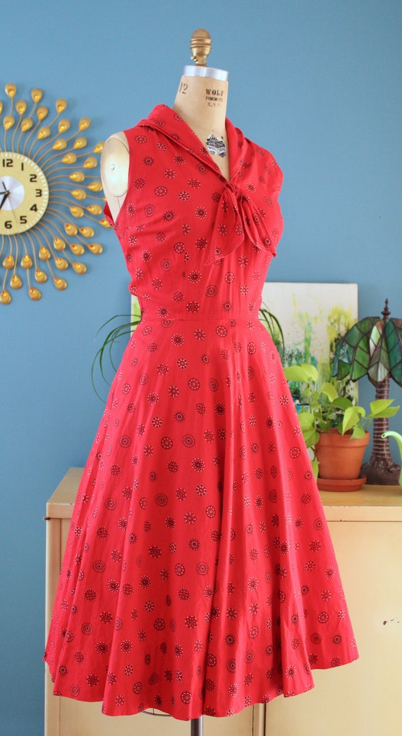 Vintage 1950s Dress // 50s red cotton fit and fla… - image 2