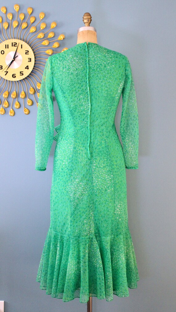 Vintage 1970s Green Midi Dress with Waterfall Ruf… - image 8