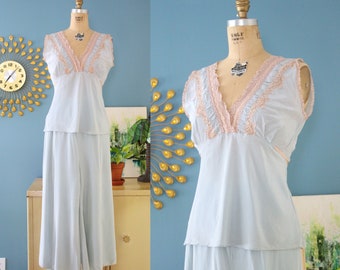Vintage 1930s/1940s Blue Rayon 2pc. Pajama Set with Top and Cropped Pajama Pants // 30s/40s loungewear set/lingerie with lace