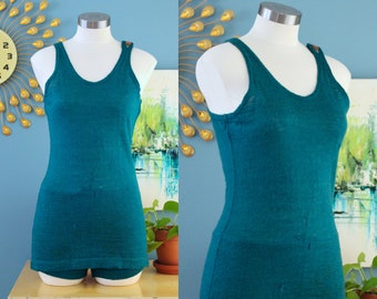Op de afbeelding: Een teal tanktop zonder mouwen met een ronde hals. De tanktop is gemaakt van een zachte, rekbare stof en heeft een ontspannen pasvorm.