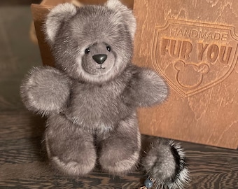 Echter Nerzfell-Teddybär von Blue Iris - Handgefertigter weicher Plüsch, Luxus-Sammlergeschenk, seltene Farbe, elegantes und minimalistisches Design, perfektes Geschenk