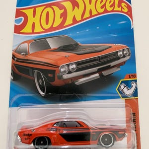 Hot Wheels &#39;71 Dodge Challenger Muscle Mania