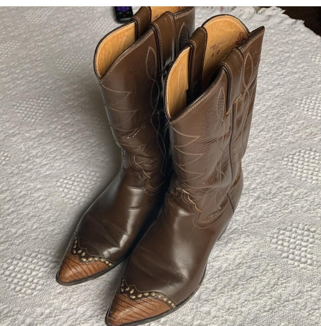 Justin 3114 Men's Exotic Roper Boot with Chocolate Lizard Foot and a Roper Toe