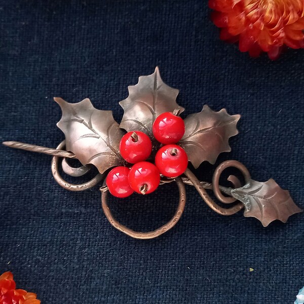 Red Berry Shawl Pin - Holly Hair Clip With Coral Beads - Holly Jewelry - Bright Brooch - Ilex Woman Fibula -  Hair Pin - Copper Scarf Pin