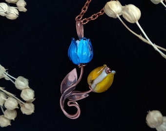 Collier pendentif double tulipe en cuivre couleur ukrainienne - Collier fleur bleue et jaune - Pendentif fleur fait main - Bijoux floraux