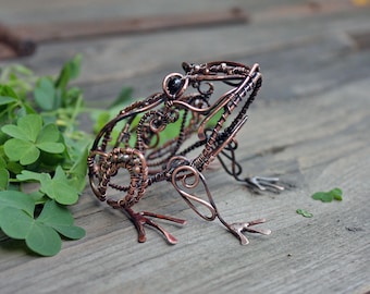 Copper Wire Wrapped Frog – Miniature Metal Toad Figurine – Frog Lover Gift – Realistic Nature Art