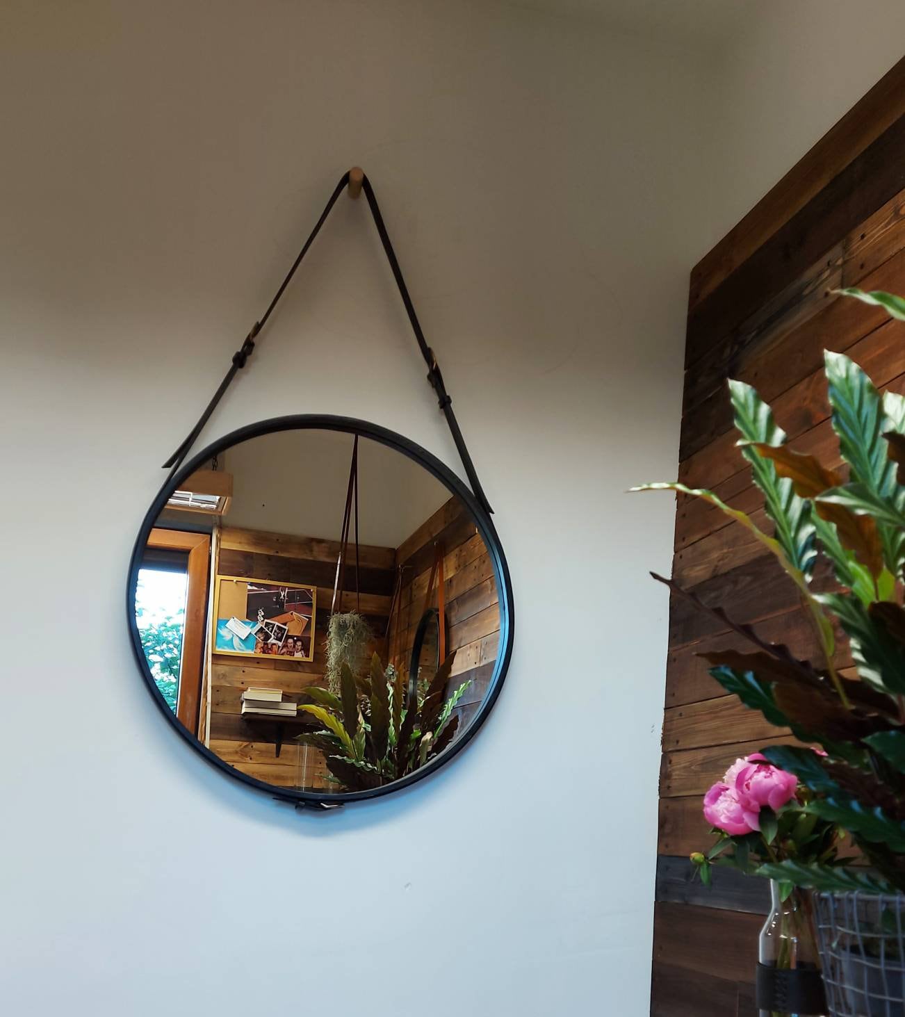 Exclusive Leather Mirror Round In A Frame Exclusive Leather Mirror Round, Black Round Leather Hanging Mirror