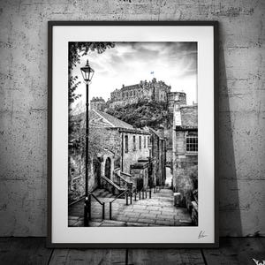Edinburgh Vennel print, Edinburgh castle print, Scotland, The Vennel Path, Edinburgh Castle Photography, Black White Photograph, Grassmarket