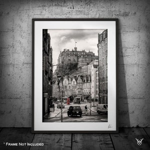 Edinburgh print, Edinburgh castle print, Scotland gifts, Travel art print, Edinburgh Castle Photography, Black White Photograph, Grassmarket