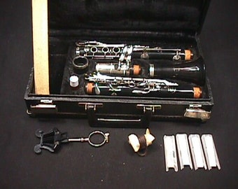 Vito Reso-Tone Bb Clarinet in it's Original Case with Extras and Ready to Play   6 C