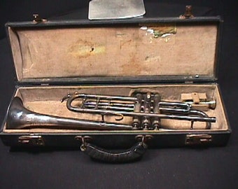 An Antique 1900 French Made Jazz Style Bb Trumpet in it's Original Case & Ready to Play   5 T