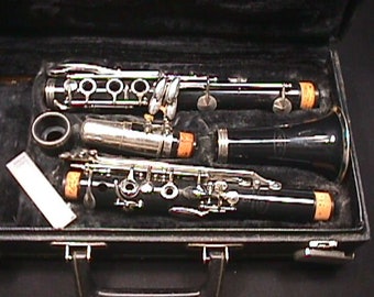 A Vito Reso-Tone Bb Clarinet in it's Original Case & Ready to Play   11 C