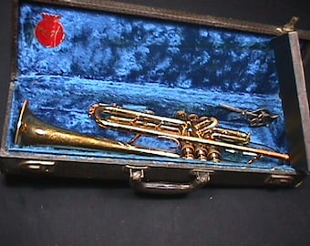 A U.S.A. Made The Regent Bb Trumpet in it's Original Case & Ready to Play   29 T