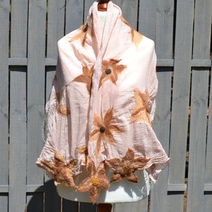 Cotton felted scarf with flowers