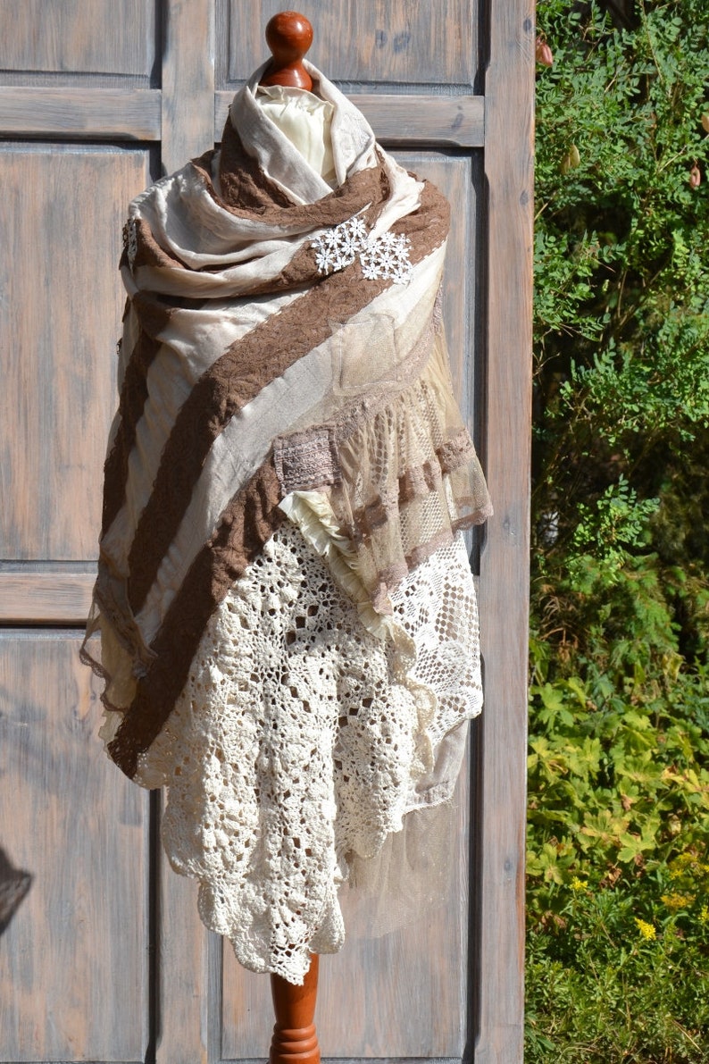 Romantic big cream shawl image 3