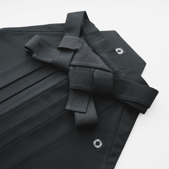 Playwell Deluxe Martial Arts Kendo/Aikido Hakama Black NEW Playwell Deluxe Martial Arts Kendo/Aikido Hakama Black NEW