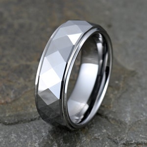 Tungsten Ring, Men&#39;s Tungsten Wedding Band, Men&#39;s Tungsten Ring, Faceted Silver Gray Tungsten Ring