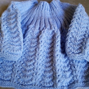 Brassière bébé en laine fait main, gilet de naissance tricoté, blanc ou bleu au choix image 3