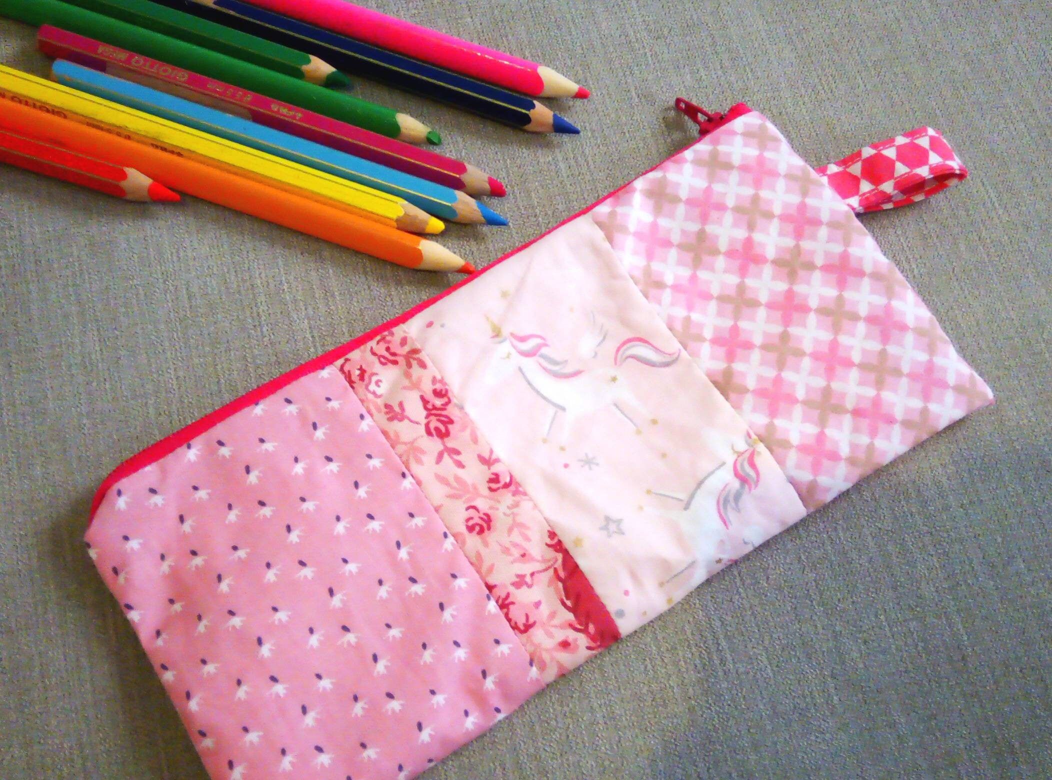 Trousse Plate 23 X 11 cm, Patchwork Licorne Graphique Rose Fleur Motif, Tissu Coton Doublé, Zip, Sco