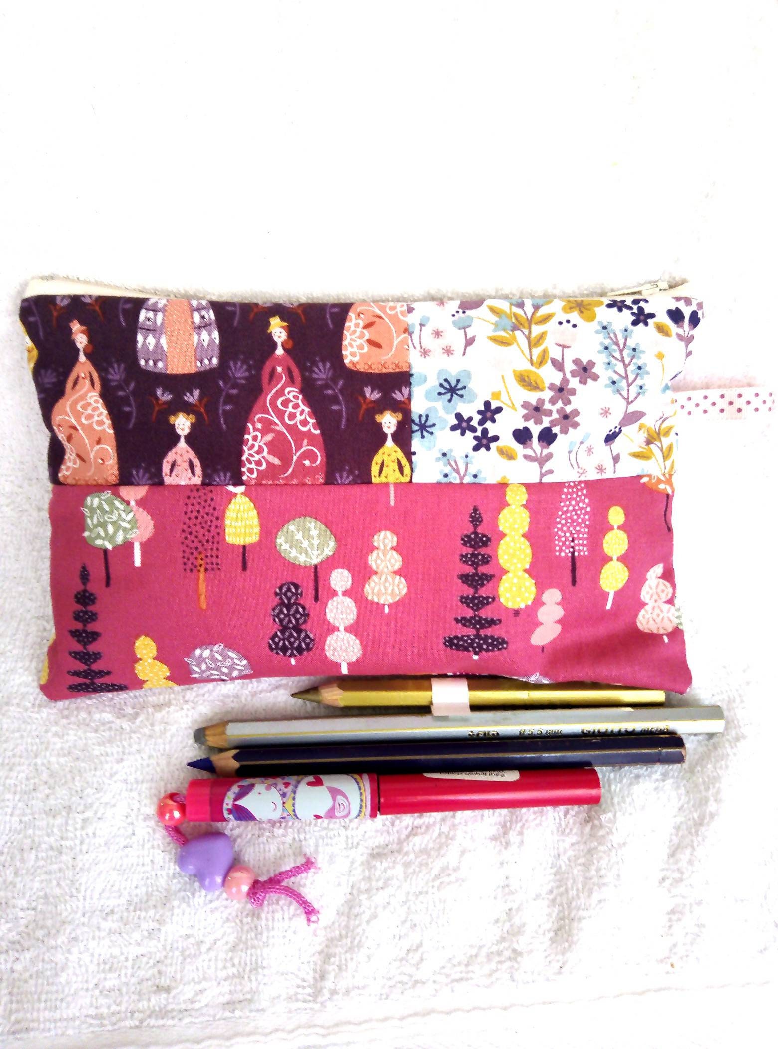 Trousse Plate Tissu Patchwork 22 X 14 cm, Poupée Fleur Plante Art Déco , Pièce Unique Creation, Poch