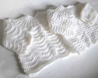 Brassière bébé en laine fait main, gilet de naissance tricoté, blanc ou bleu au choix