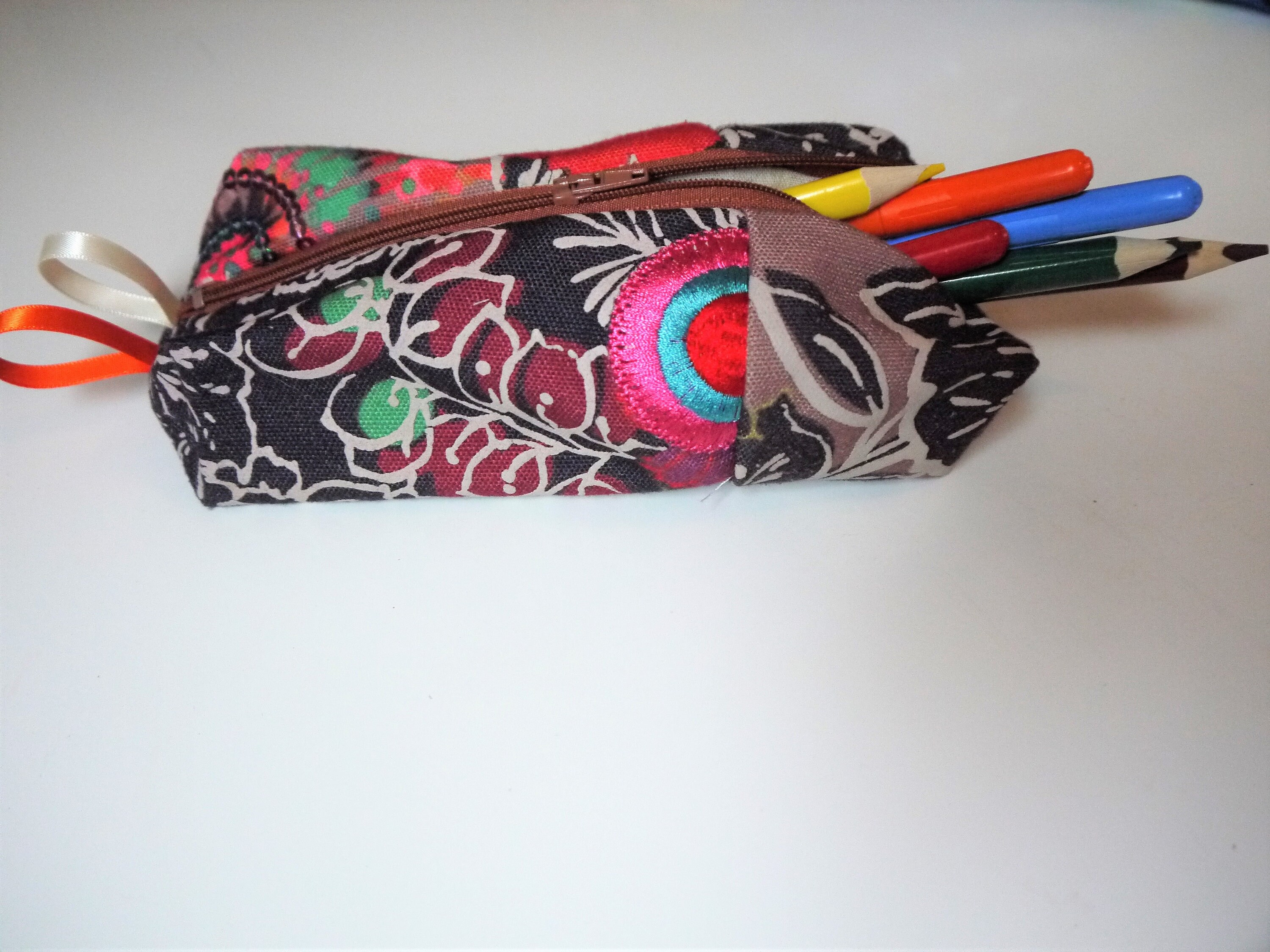 Trousse en Récup Toile Coton Broderies, Trousse Étui Zip Stylos Feutres, Colorée Sequins et Fleurs