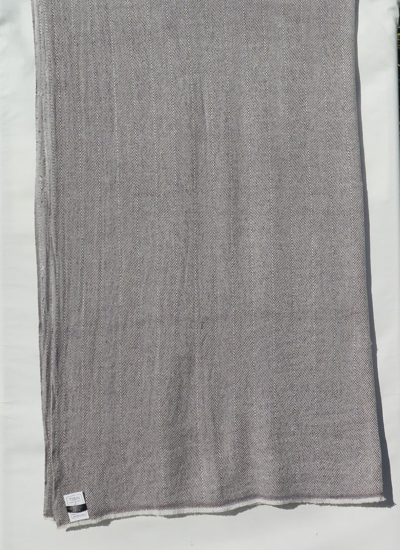 100/% Cashmere|Throw|Hand Loomed|Himalayan Cashmere|4 Ply High Quality B+ Grade Yarn|Natural|2 Colors|Black /& Pearl|Size 100 x 51|8678