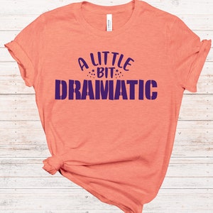 Een beetje dramatische SVG | Cadeau voor vrienden | Geïnspireerd op gemene meisjes | Universitaire esthetiek | Trendy dames | Collegestijl | Drama Queen Svg