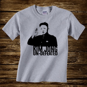 KIM JONG UN-besiegte Shirt - das Interview Nordkorea Film Zitat - Tshirt T-Shirt Erwachsene Größen S-3Xl -James Franco Seth Rogen-393