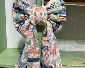 Vintage Quilted Bow 17”Tx12”D