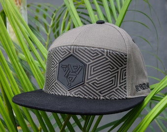 Gorra ajustable gris serigrafiada, Patrón geométrico, Moda festival, Estilo techno futurista, Ropa de calle, Hexa, TUNKSA