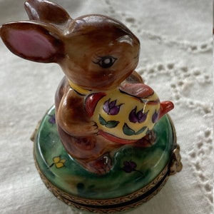 Vintage Limoges, Peint Main, Trinket Box, Bunny with a watering can, circa 1990, Retired, Collectible