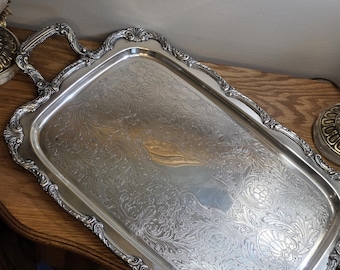 Vintage silverpläterad fotbricka utsmyckad blommig graverad serveringsbricka Hollywood Regency-dekor