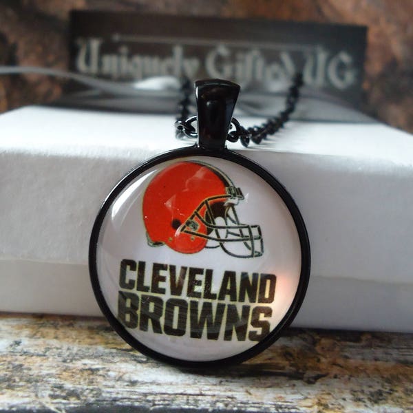 Cleveland Browns Black Round Glass Key-chain or Necklace - NFL Football, Sports, Players, Touchdown, Ohio, Hogan