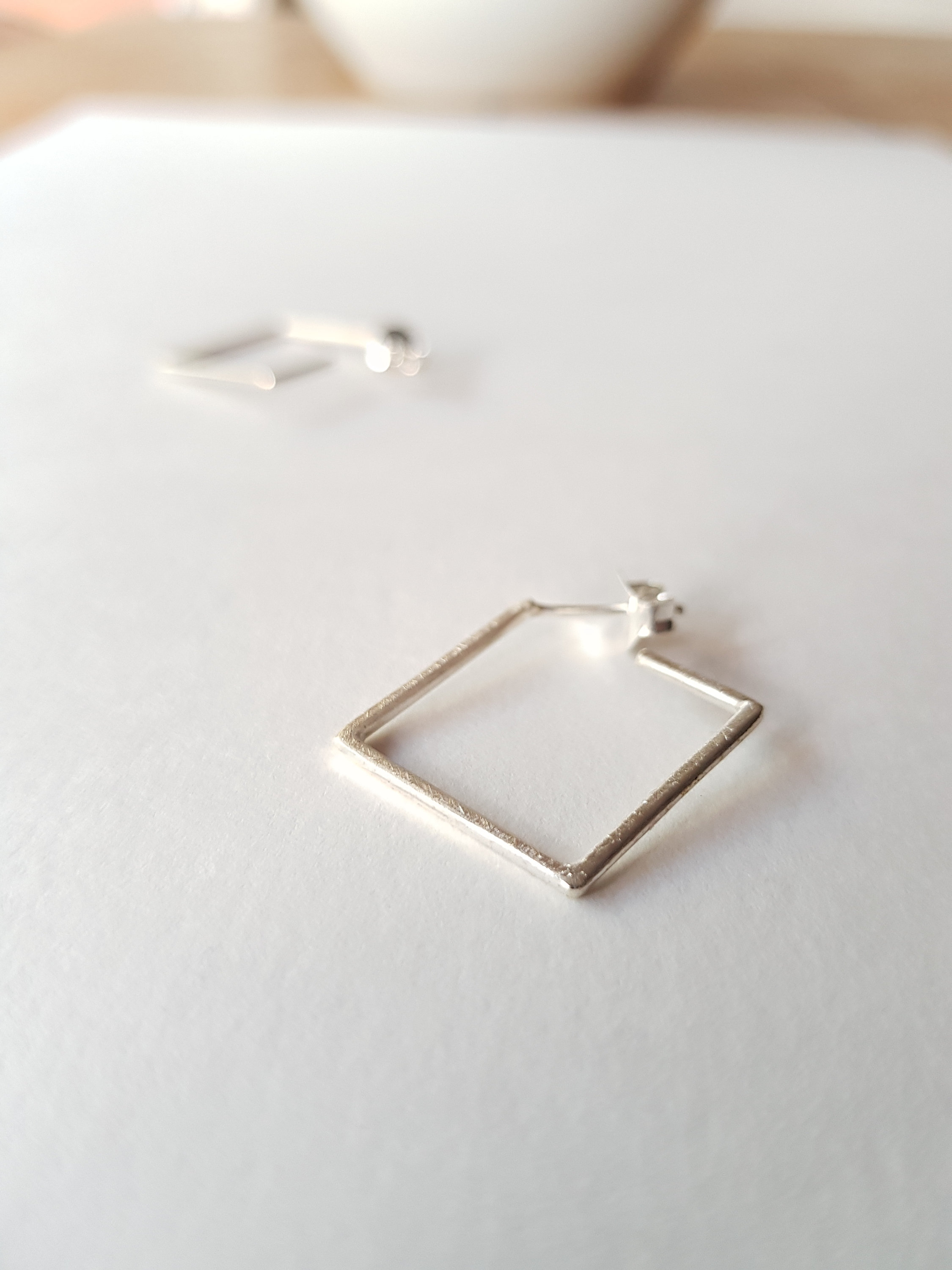 silver geometric figure bolsa