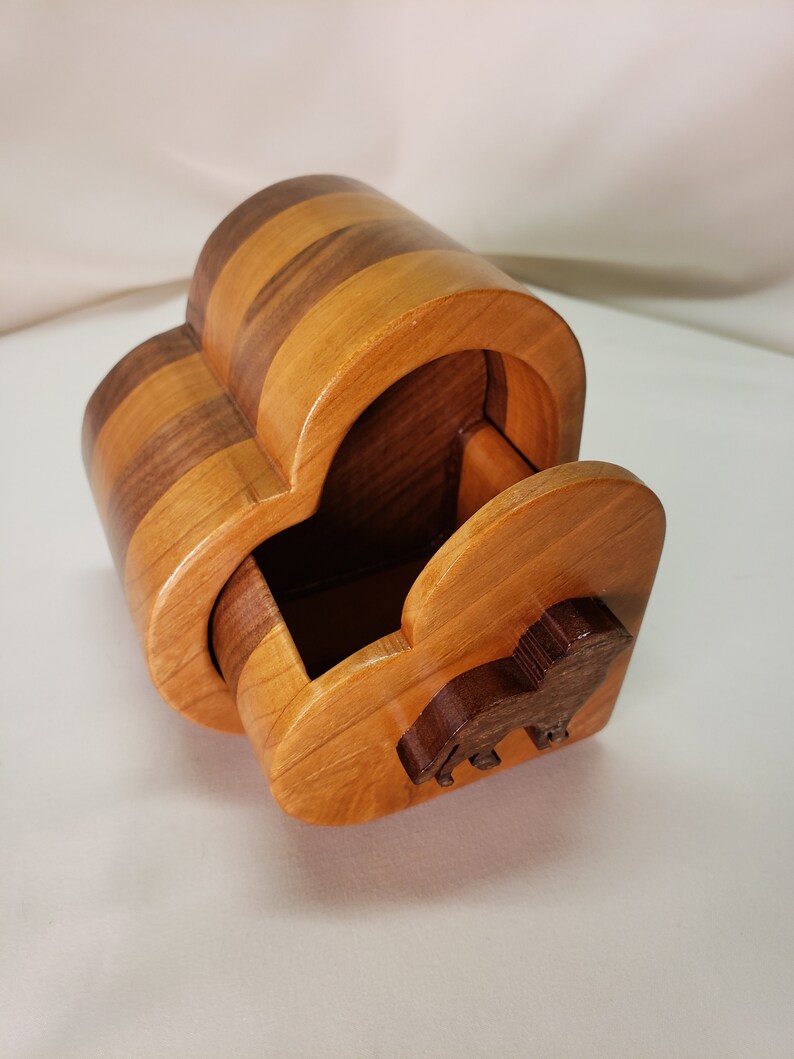 Black Walnut and Cherry Heart/'s Desire Lion band saw jewelry keepsake box