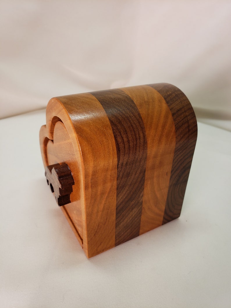 Black Walnut and Cherry Heart/'s Desire Lion band saw jewelry keepsake box