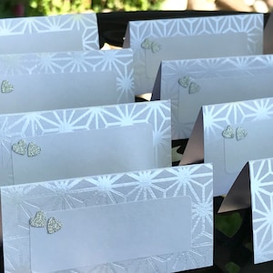 Carte Elegant Place, Carte de plan de table, Carte de place Glittery Hearts, Carte de lieu de mariage, Carte de lieu d’anniversaire, Carte de place d’argent, Étiquettes cadeaux