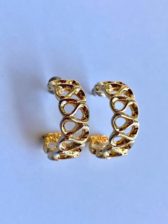 Gorgeous vintage snake thread gold hoops - image 9