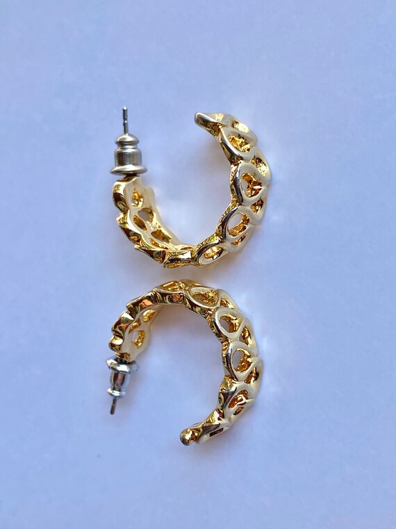 Gorgeous vintage snake thread gold hoops - image 7