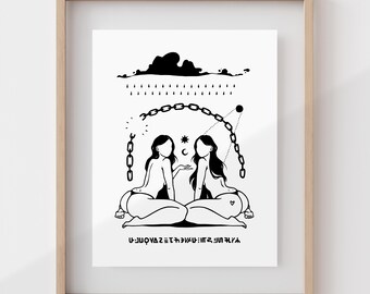 Puede incluir: Impresión en blanco y negro de arte de línea de dos figuras sentadas espalda con espalda con una cadena que las conecta. Las figuras se miran y se toman de la mano. Sobre ellas hay una nube con lluvia y una estrella y una luna creciente. El texto "U-JUOVA Z= T=H-VUVU: IIFZ. JU-JUVA" está en la parte inferior de la impresión.