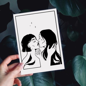 KISS | Sapphischer Kunstdruck | Queer Liebe Plakat | Frauen Linie Zeichnung | Witchy Dekor | Schwul | LGBTQ Wanddekor | Feministische Wohnkultur | Lesbisch Bild 2